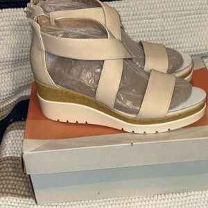 SOUL Naturalizer “Goodtimes” Beige Wedge Sandals